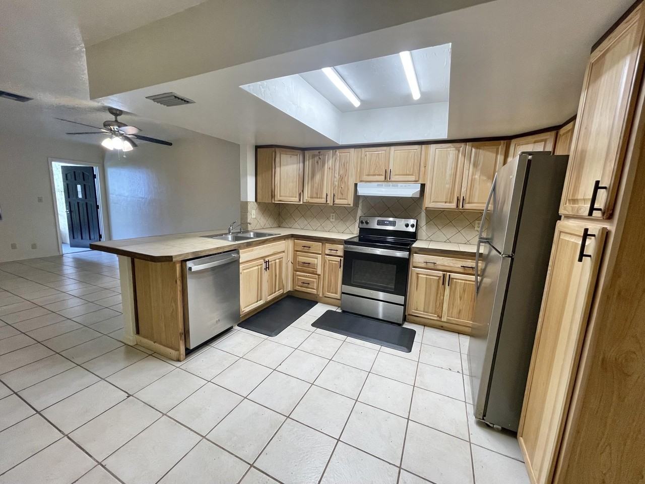 7110 Nw 78th Ave - Photo 7 of 18