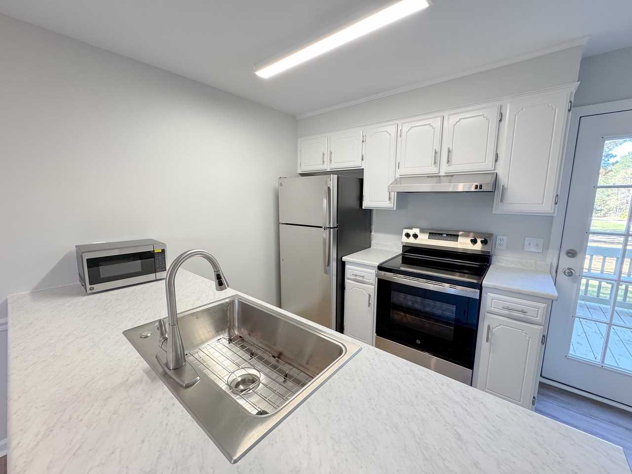 249 Highpoint Rd Apt A #A - Photo 5 of 14