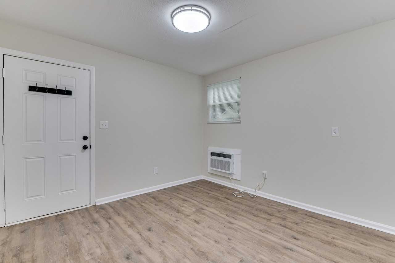 318B Verdery Dr #318BOLIVER - Photo 2 of 14