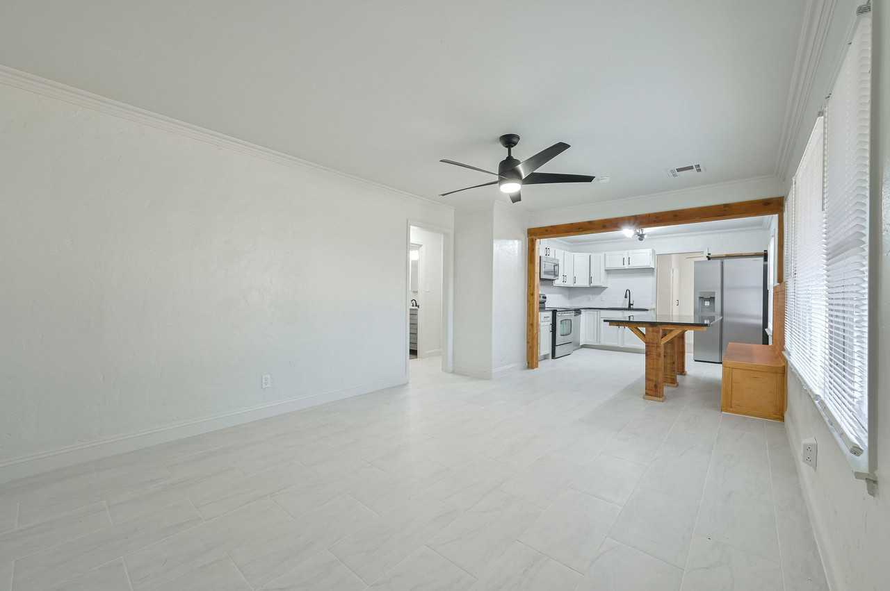 3716 Se 23rd St #1 - Photo 3 of 32