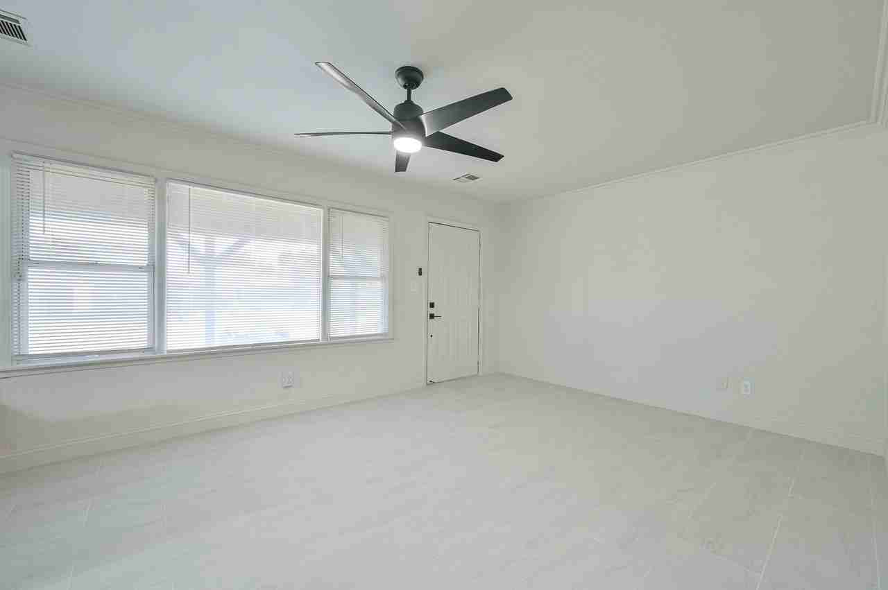 3716 Se 23rd St #1 - Photo 5 of 32