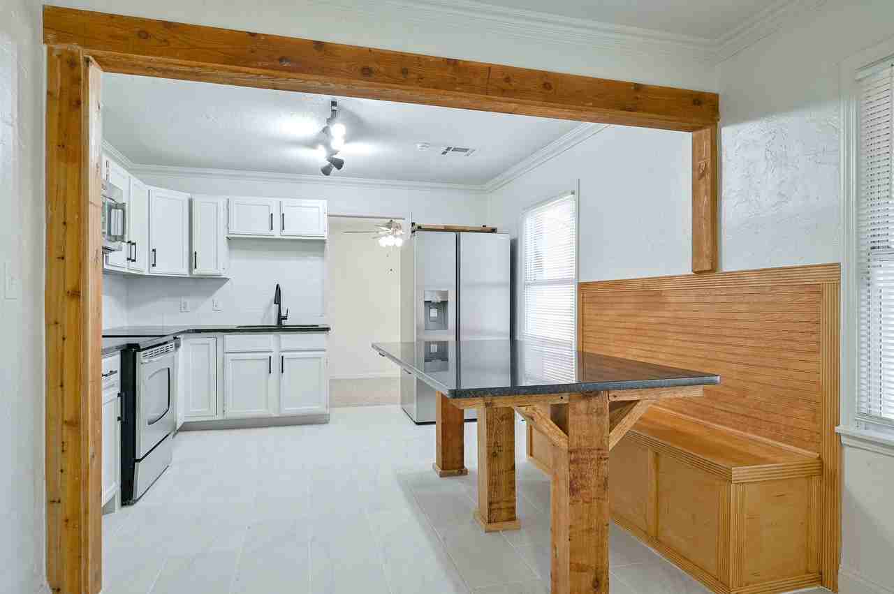 3716 Se 23rd St #1 - Photo 6 of 32