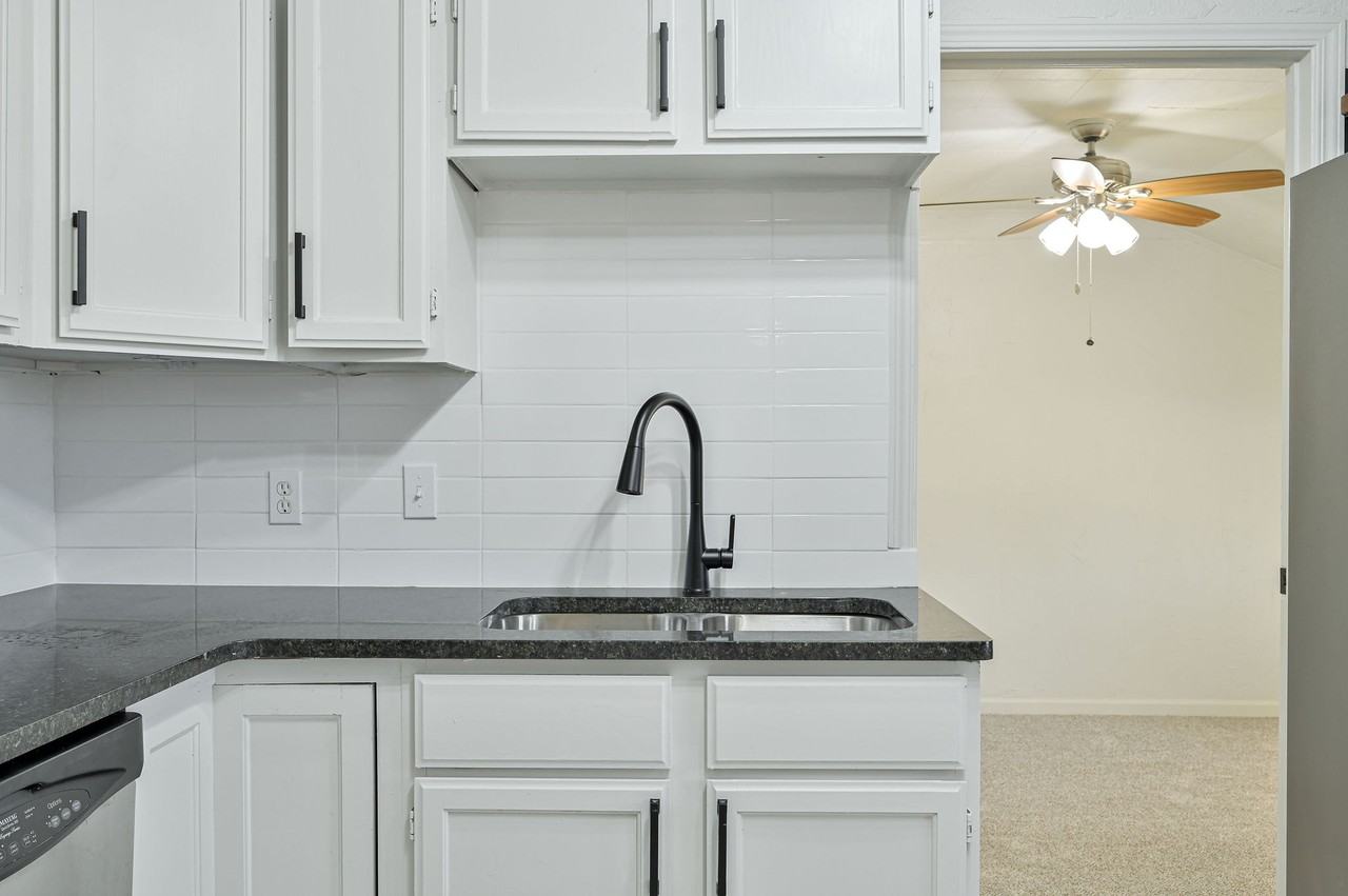3716 Se 23rd St #1 - Photo 7 of 32