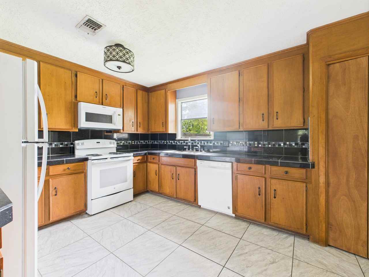 611 Fairview Ave #1 - Photo 7 of 18