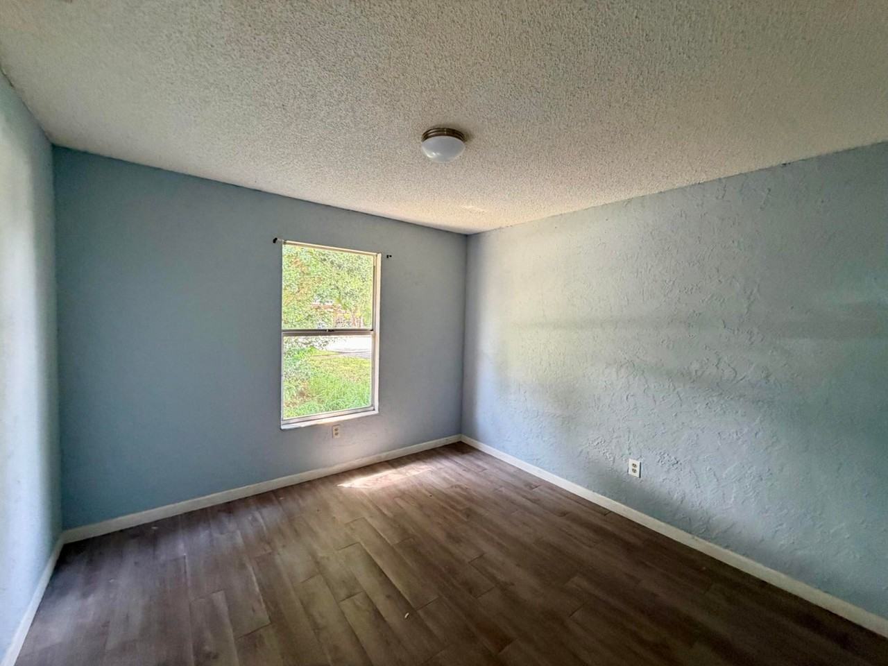 332 Fleming Ave - Photo 6 of 22