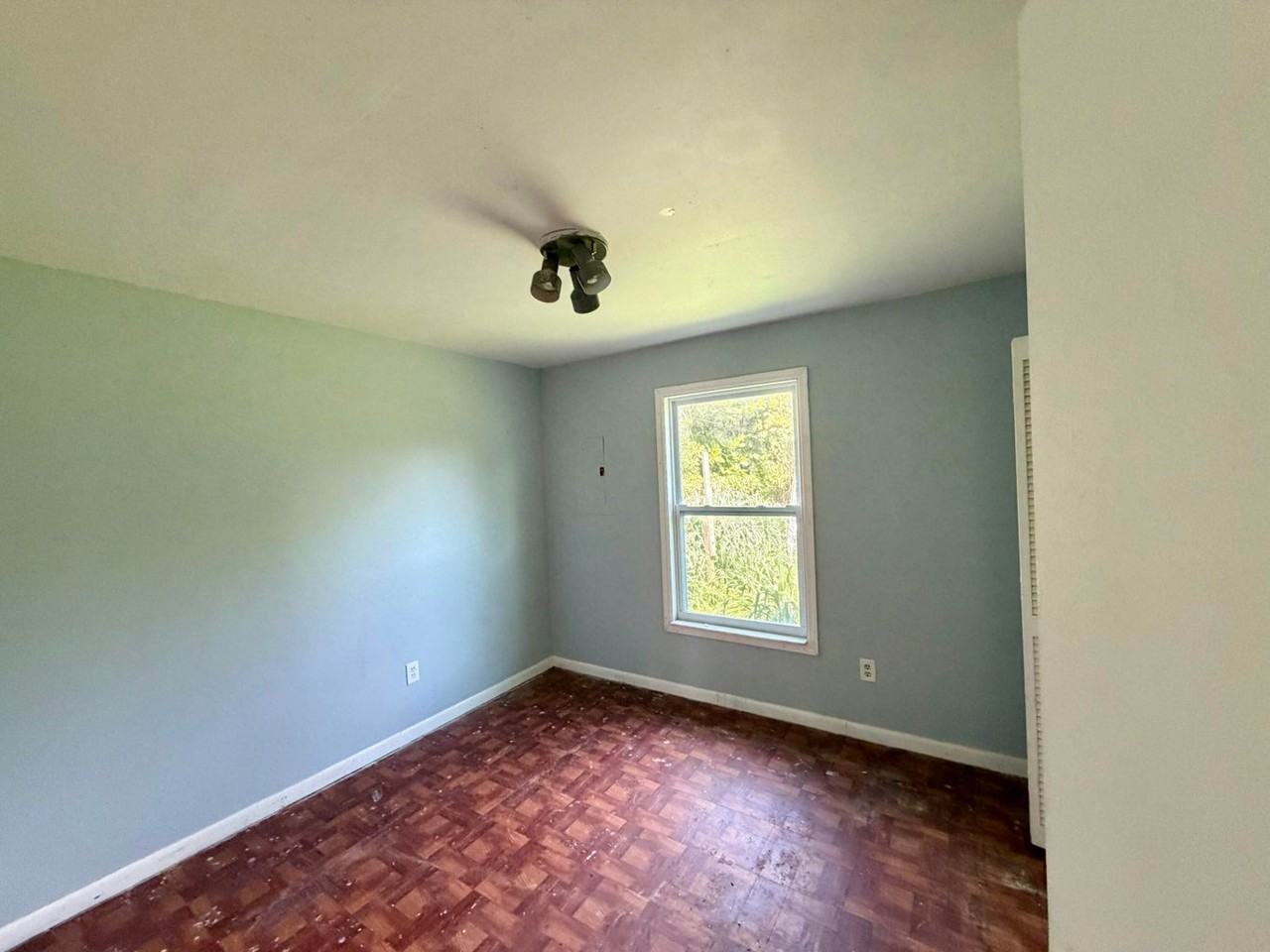 332 Fleming Ave - Photo 7 of 22