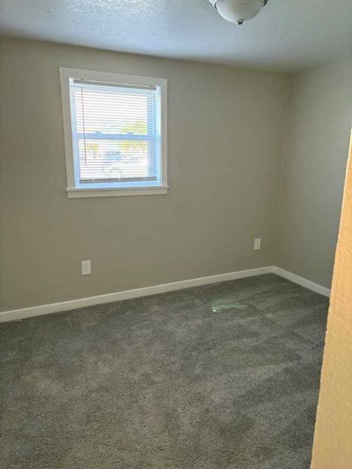 Dwell In The Vibe - Photo 5 of 15