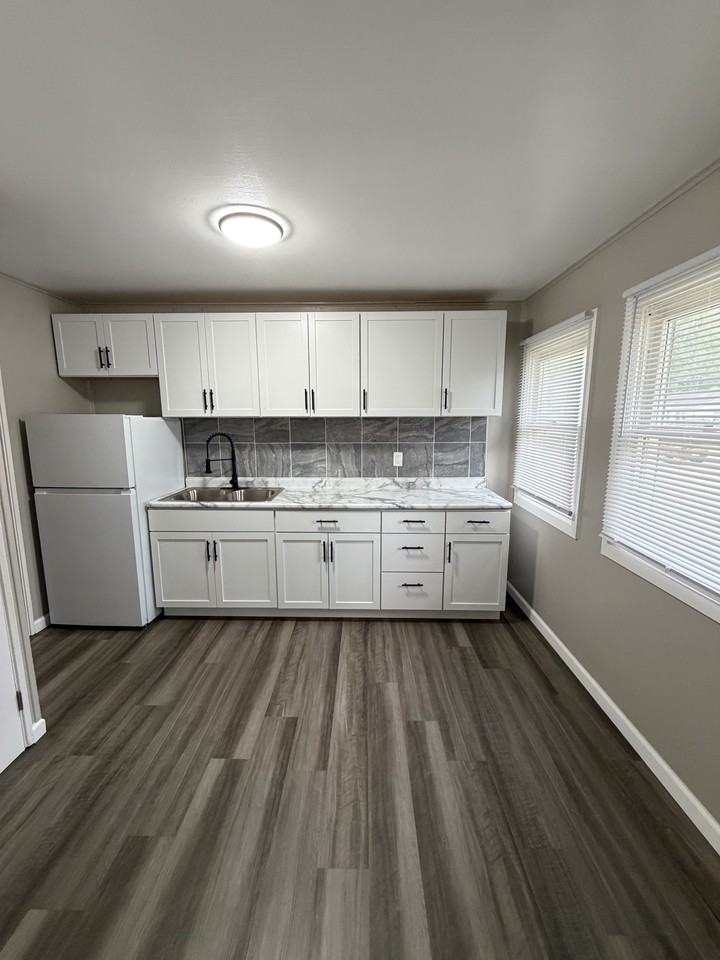 1402 E Michigan Ave #1 - Photo 5 of 12