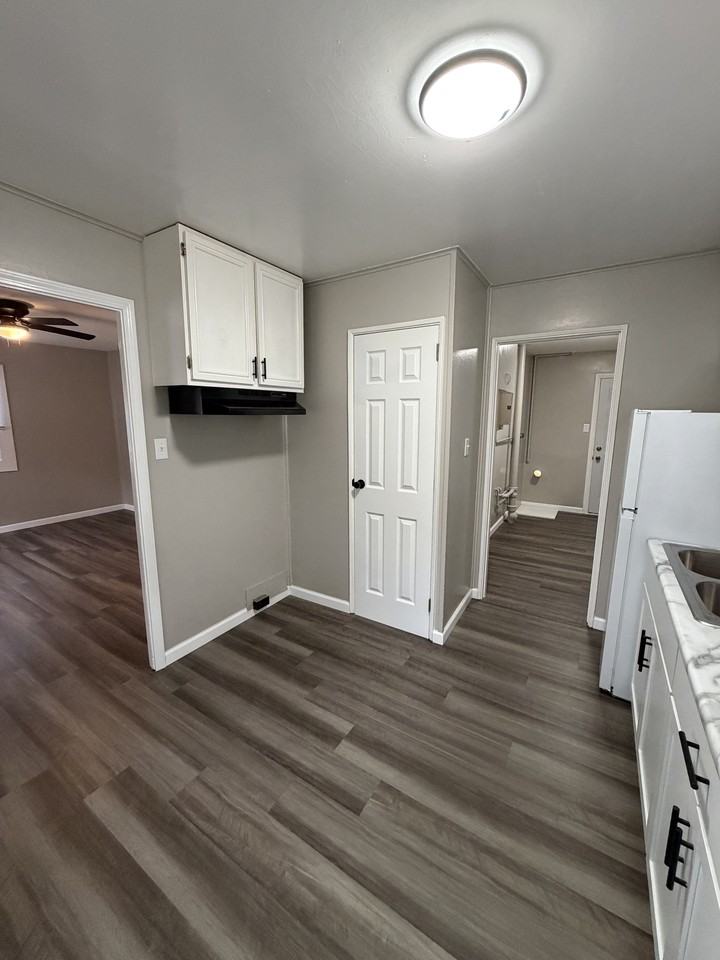 1402 E Michigan Ave #1 - Photo 6 of 12