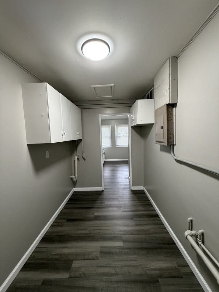 1402 E Michigan Ave #1 - Photo 7 of 12