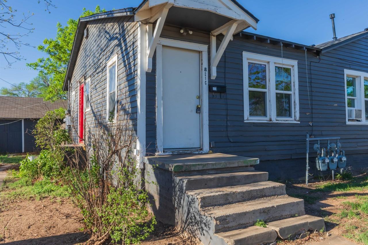 821 S Travis St #C - Photo 2 of 17