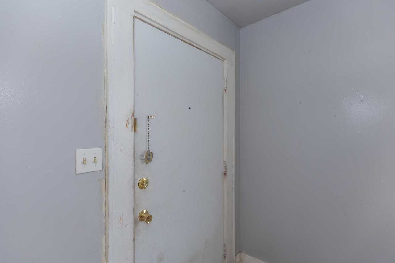 821 S Travis St #C - Photo 3 of 17