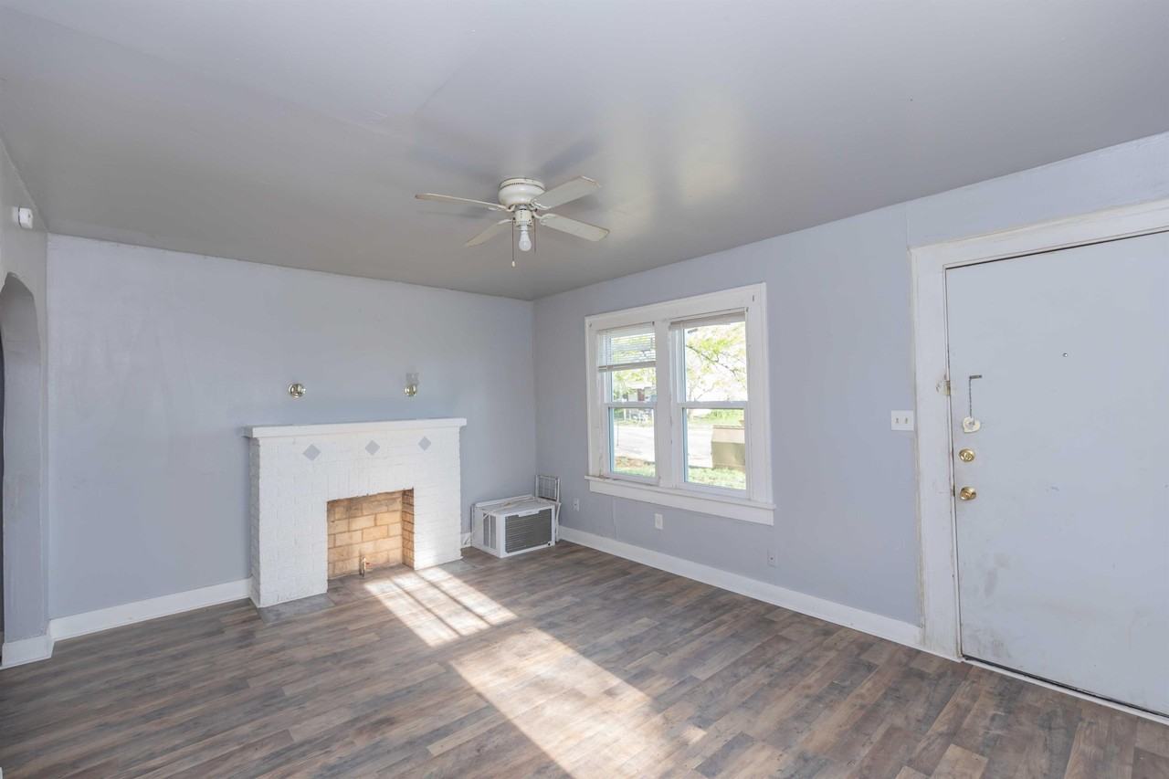 821 S Travis St #C - Photo 5 of 17