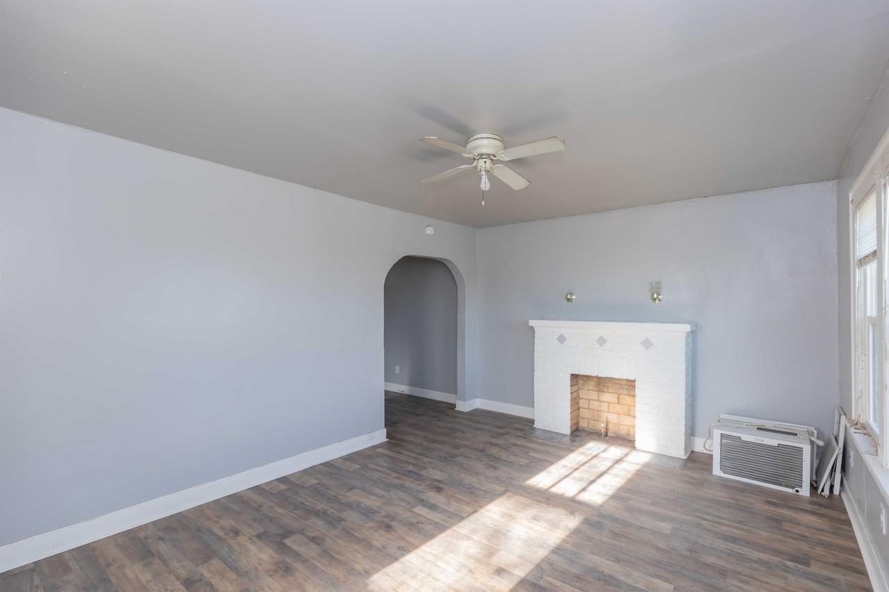 821 S Travis St #C - Photo 6 of 17