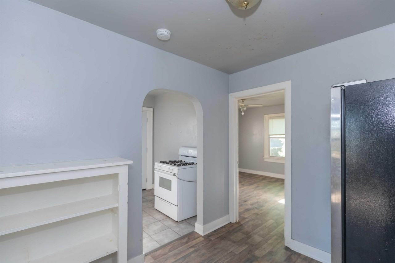 821 S Travis St #C - Photo 7 of 17