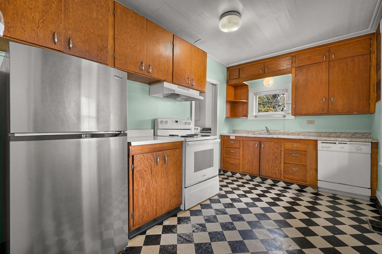 1323 Ellis St - Photo 2 of 32