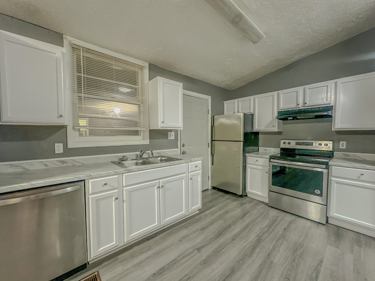 1013 Hillside Dr #1 - Photo 4 of 18
