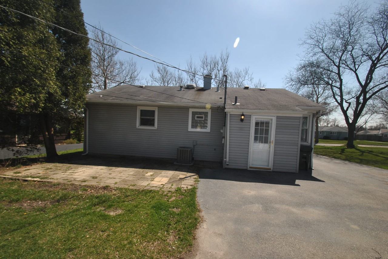 3604 Falcon Ct S - Photo 3 of 14