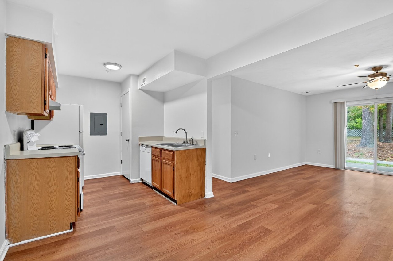 Acorn Grove Apartment Homes - Photo 7 of 28