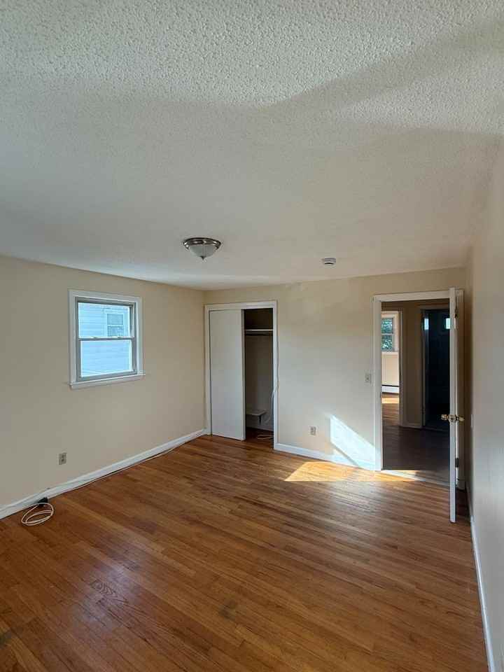 161 W Spring St Apt B3 - Photo 2 of 8
