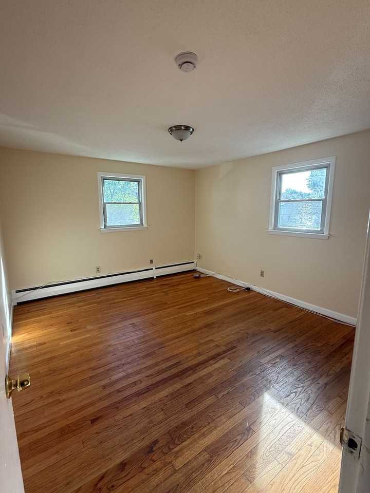 161 W Spring St Apt B3 - Photo 3 of 8
