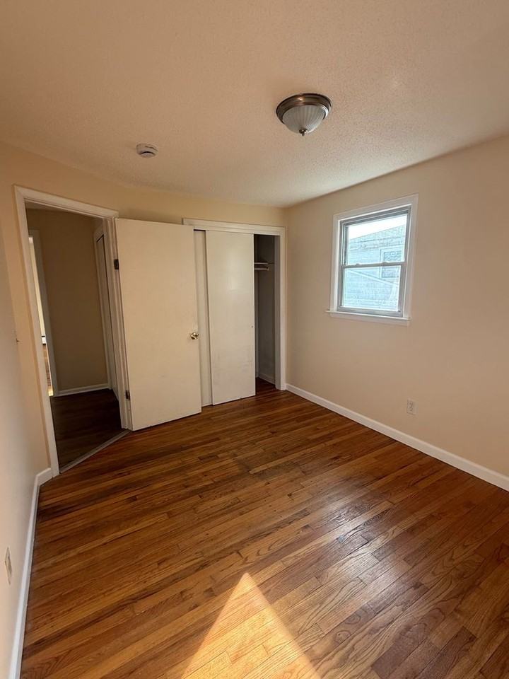 161 W Spring St Apt B3 - Photo 6 of 8