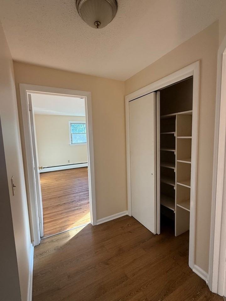 161 W Spring St Apt B3 - Photo 7 of 8