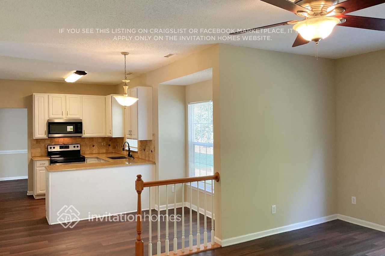 9809 Dauphine Dr - Photo 7 of 19