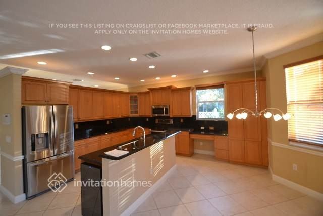 1231 Oakwater Dr - Photo 5 of 17