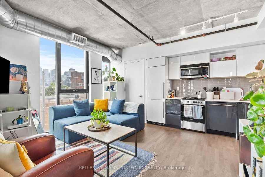 Queen St W & Bathurst St #404 - Photo 6 of 15