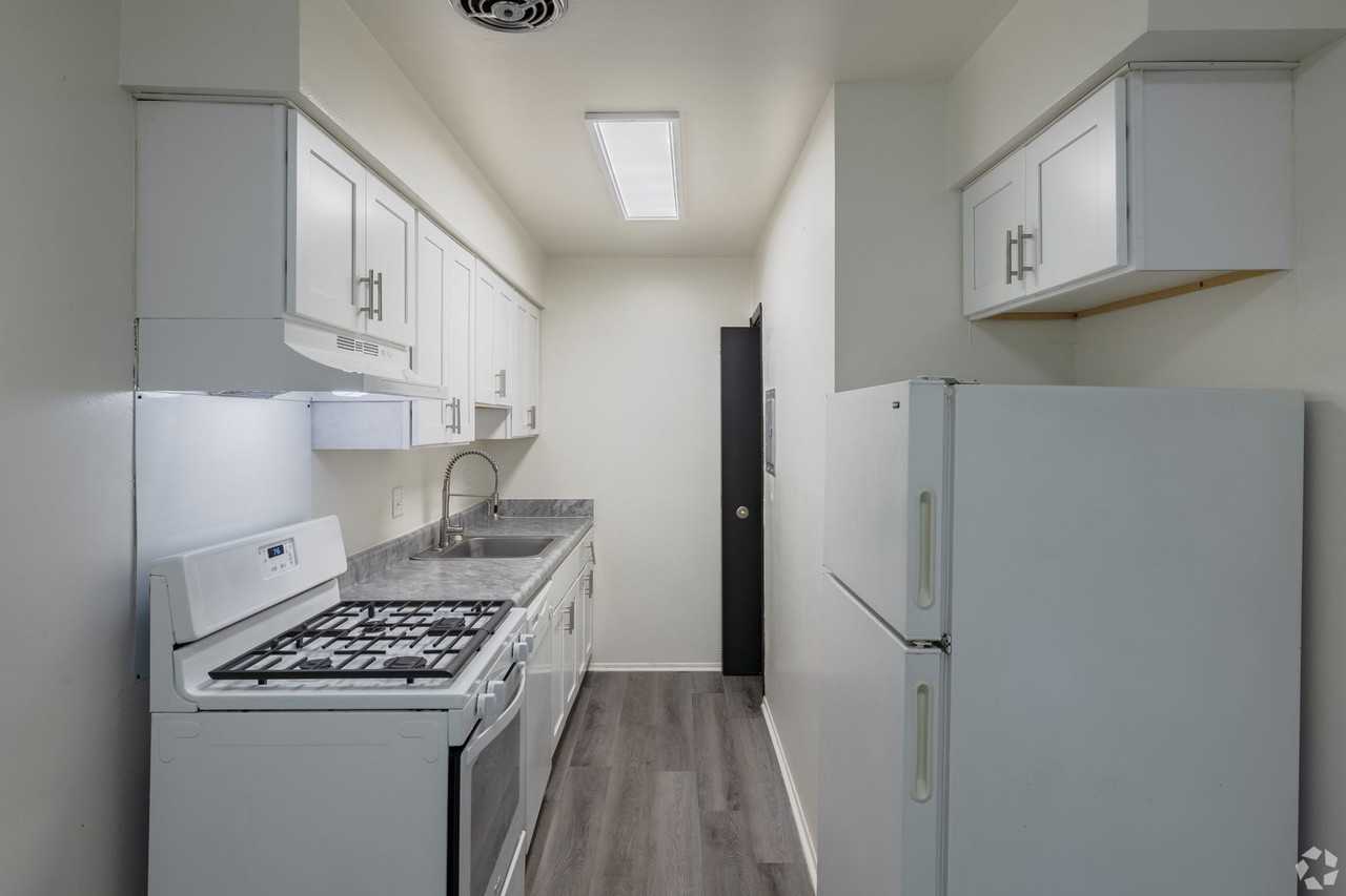 12611 Memorial St - Photo 2 of 31