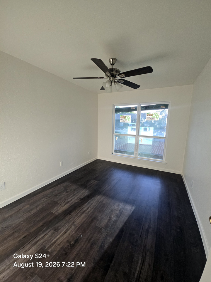 224 Rolling Hills Place - Photo 4 of 18