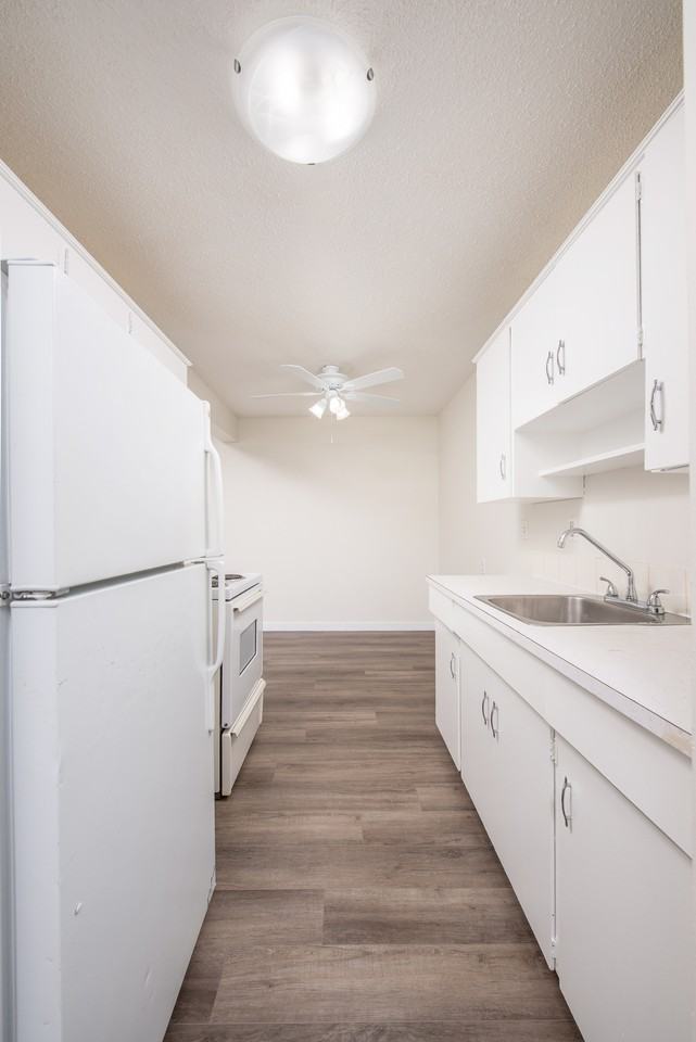 Emerald Court - Photo 3 of 14