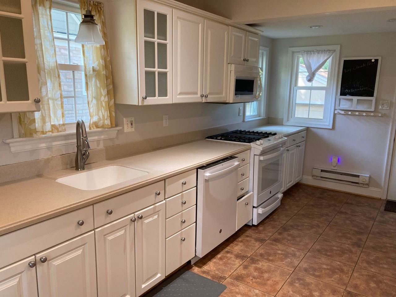 5203 Elsmere Ave - Photo 6 of 20