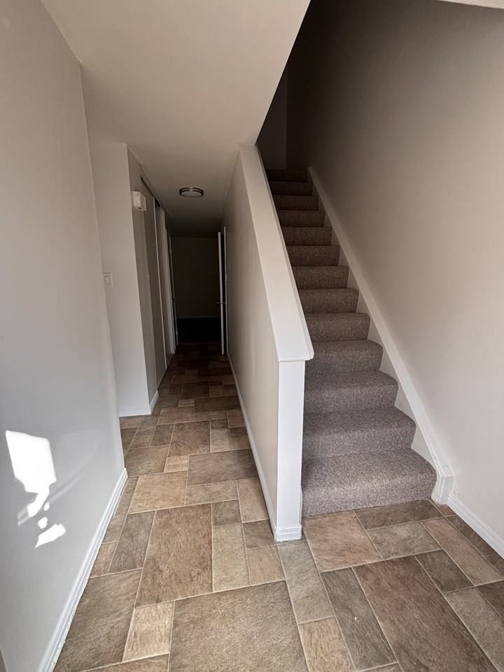 305 Briarhill - Photo 4 of 20