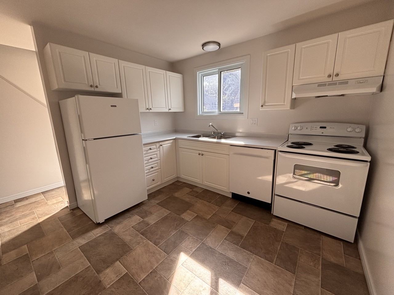 305 Briarhill - Photo 5 of 20