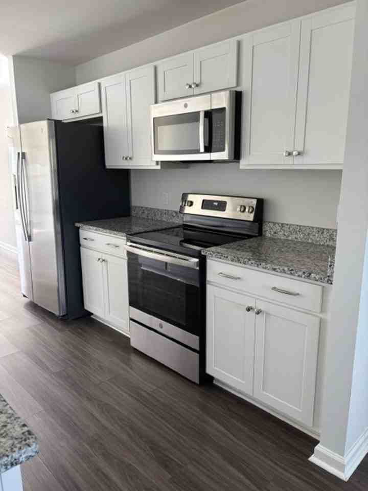 1298 Wilkins Rd - Photo 3 of 12