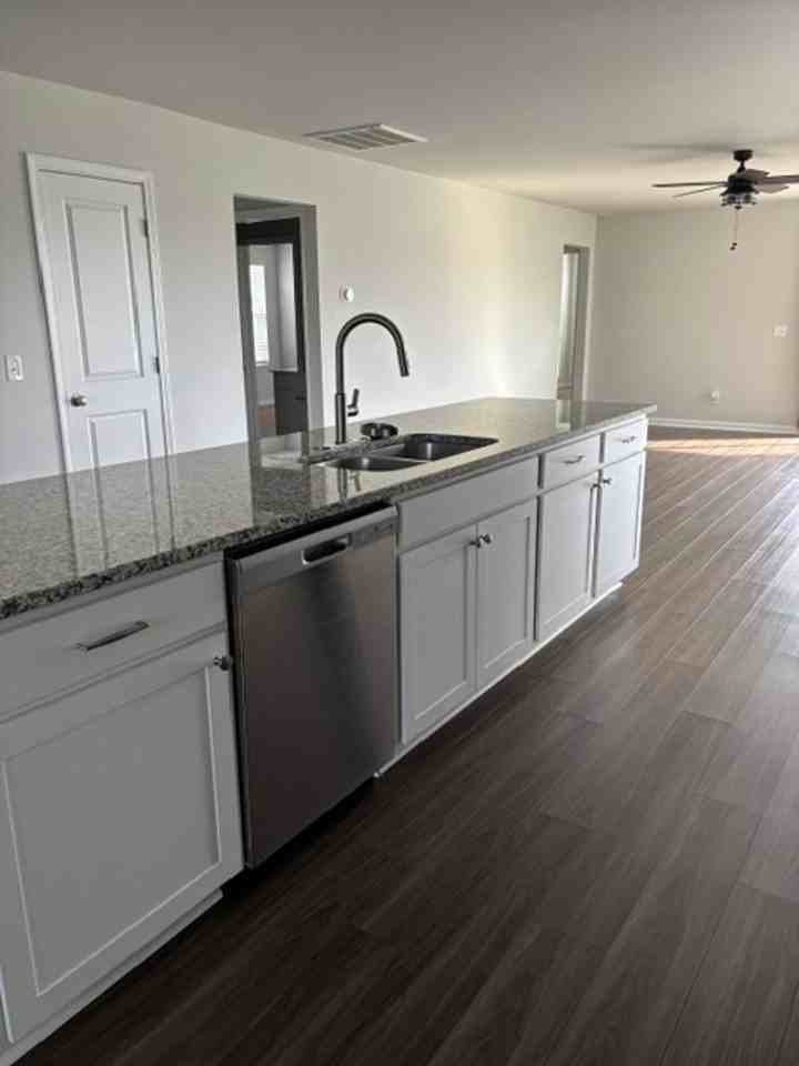 1298 Wilkins Rd - Photo 5 of 12