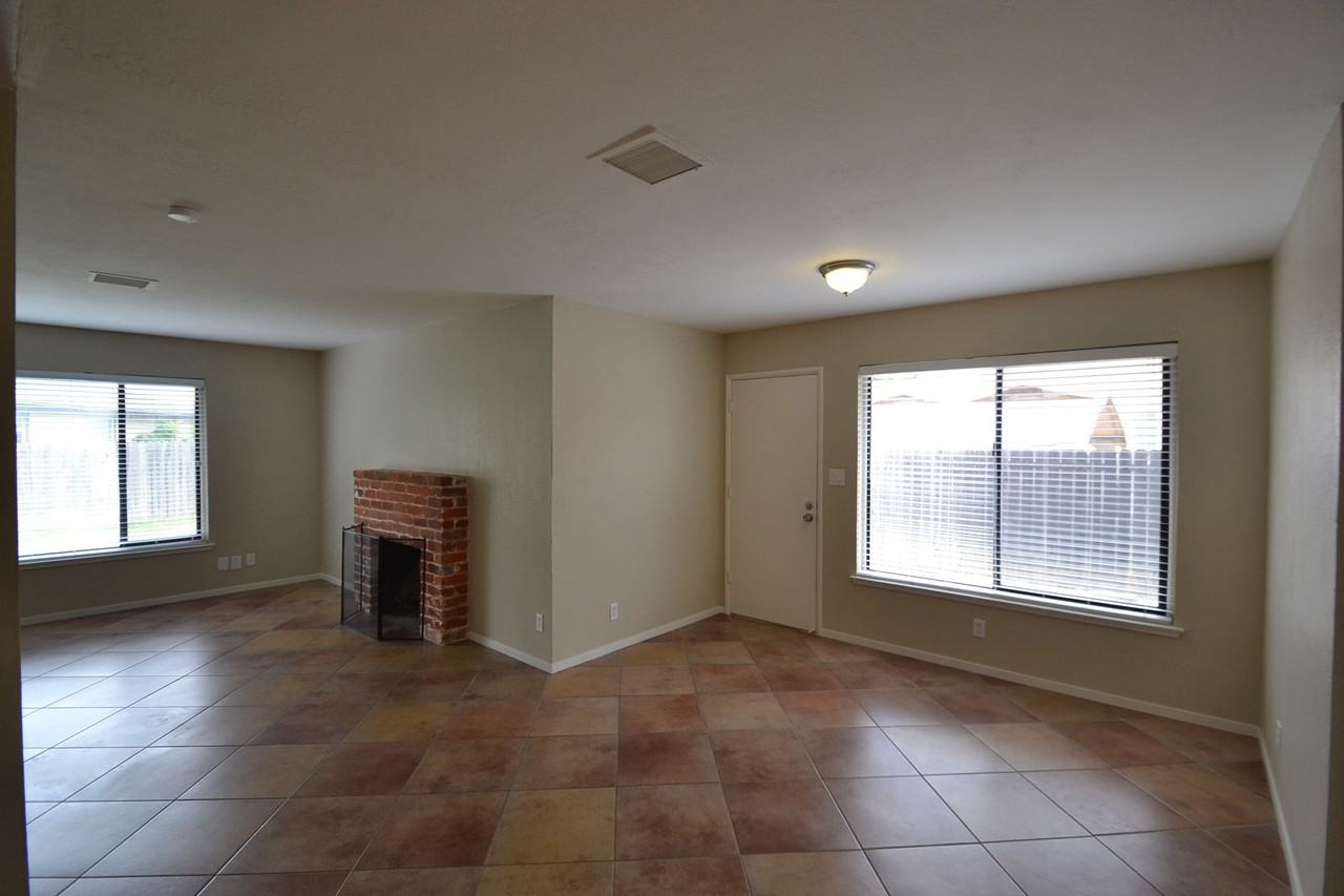 10620 Beclan Dr - Photo 3 of 7