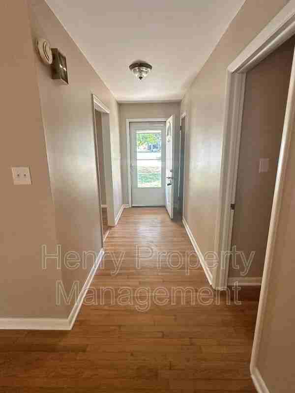 713 Spring St - Photo 3 of 21