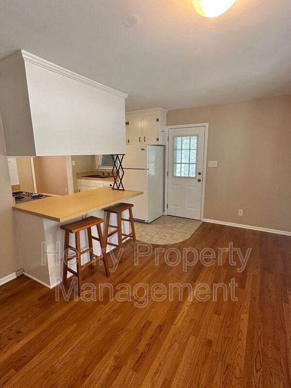 713 Spring St - Photo 4 of 21