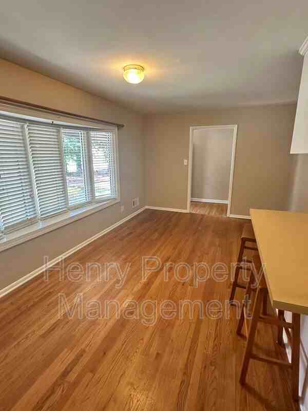 713 Spring St - Photo 5 of 21