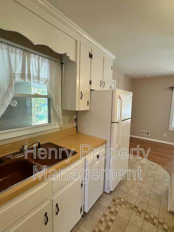 713 Spring St - Photo 6 of 21