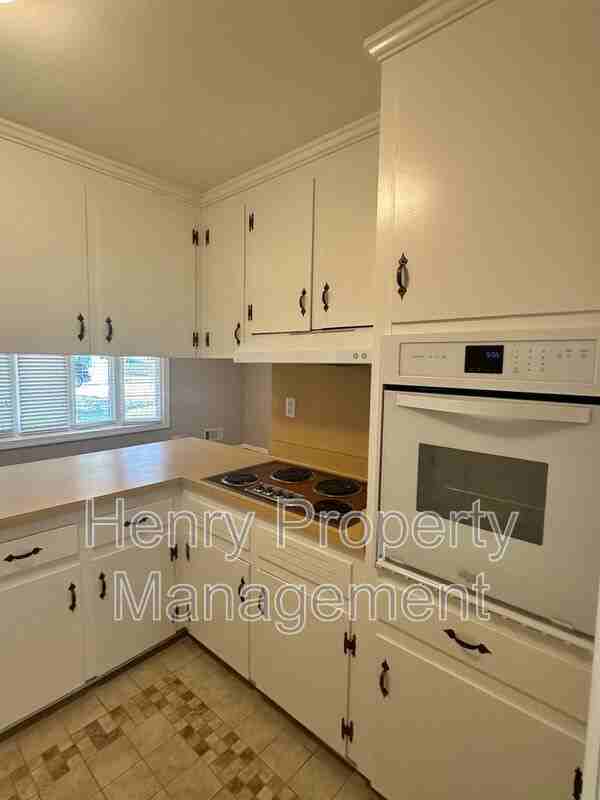 713 Spring St - Photo 7 of 21