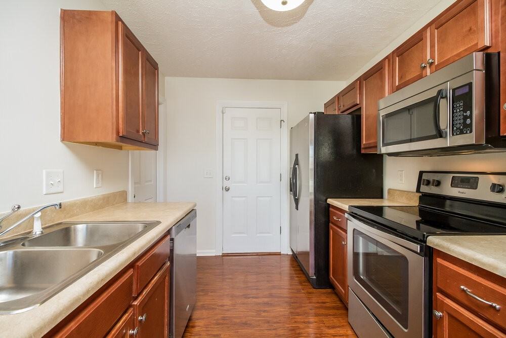 1632 Antebellum Dr - Photo 5 of 20