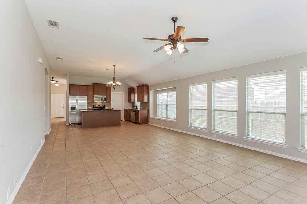 529 Kerry St - Photo 2 of 16