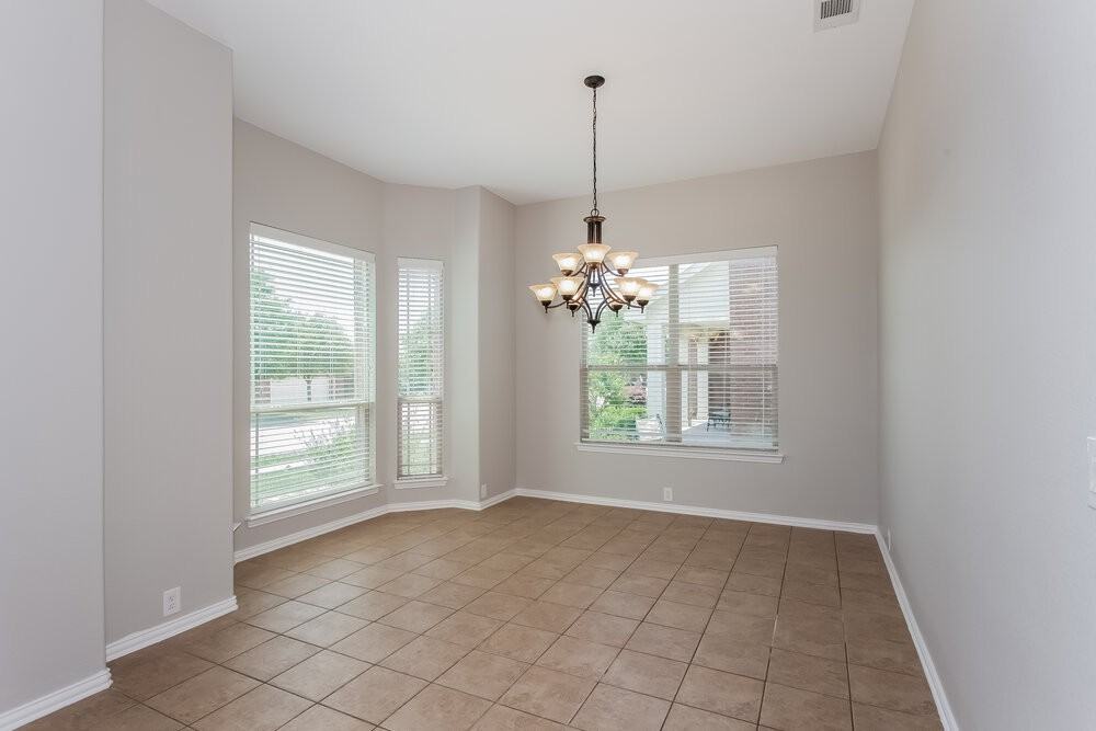 529 Kerry St - Photo 4 of 16