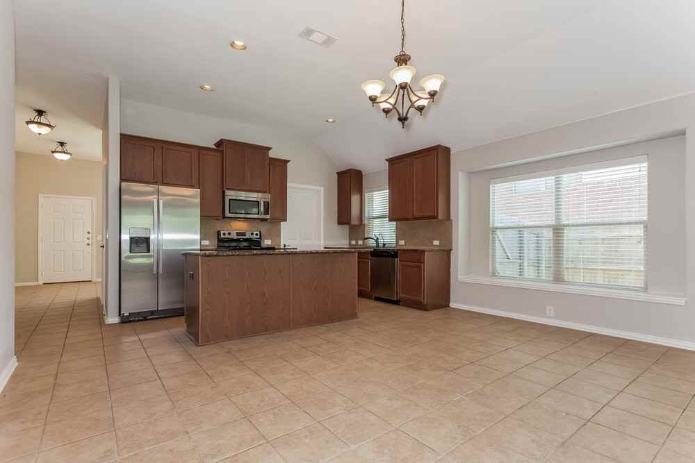 529 Kerry St - Photo 5 of 16