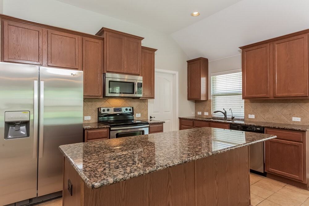 529 Kerry St - Photo 6 of 16