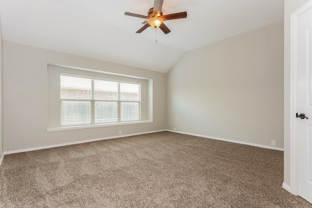 529 Kerry St - Photo 7 of 16